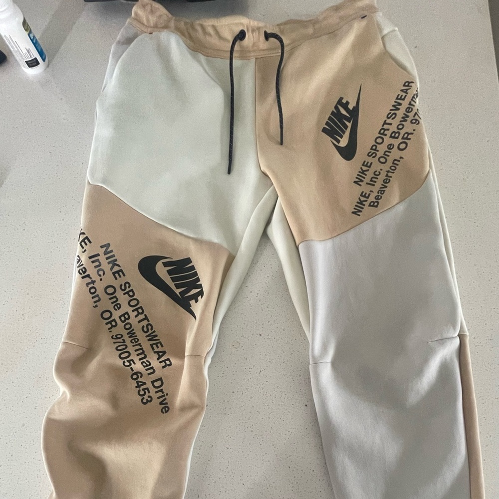 Medium Nike Tech Tan/Wheat Sweatpants